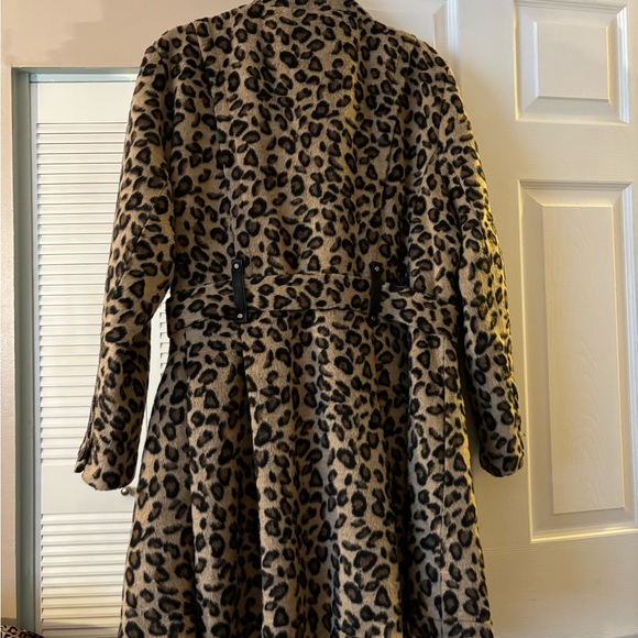 MADDEN GIRL LEOPARD HIGH LOW COAT. - Picture 6 of 6